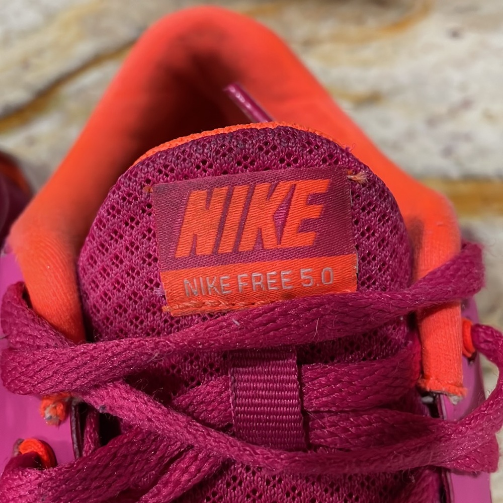 Nike Girls size 6Y Nike Free 5.0 shoe in dark pink and Orange womens size 7.5 - Picture 5 of 7